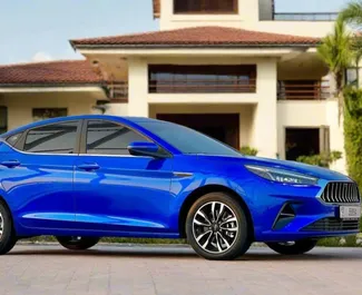 Mietwagen JAC J7 2025 in VAE, mit Benzin-Kraftstoff und  PS ➤ Ab 90 AED pro Tag.