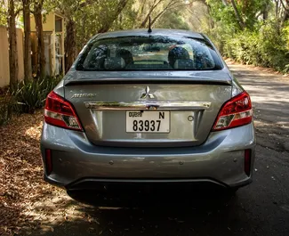 Vermietung Mitsubishi Attrage. Wirtschaft Fahrzeug zur Miete in VAE ✓ Kaution Einzahlung von 1500 AED ✓ Versicherungsoptionen KFZ-HV.