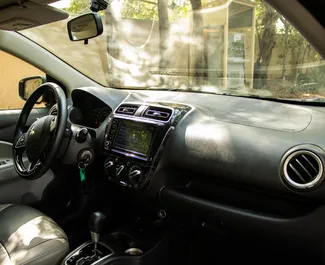 Mitsubishi Attrage 2024 zur Miete verfügbar in Dubai, mit Kilometerbegrenzung 250 km/Tag.