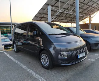 Hyundai Staria 2024 zur Miete verfügbar in Tiflis, mit Kilometerbegrenzung unbegrenzte.