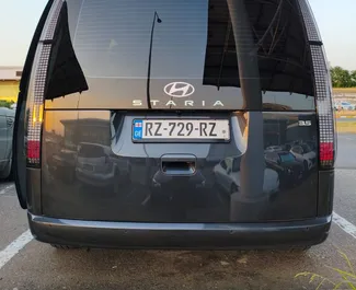 Mietwagen Hyundai Staria 2024 in Georgien, mit Benzin-Kraftstoff und 225 PS ➤ Ab 420 GEL pro Tag.