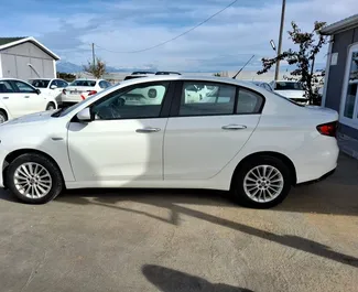 Autovermietung Fiat Egea Nr.6558 Schaltgetriebe am Flughafen Antalya, ausgestattet mit einem 1,4L Motor ➤ Von Ramazan in der Türkei.