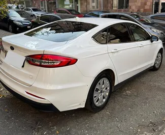 Frontansicht eines Mietwagens Ford Fusion Sedan in Eriwan, Armenien ✓ Auto Nr.13142. ✓ Automatisch TM ✓ 0 Bewertungen.