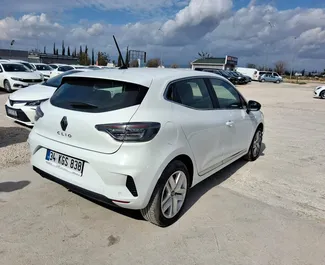 Benzin 1,0L Motor von Renault Clio 5 2022 zur Miete am Flughafen Antalya.