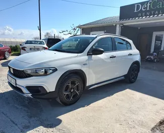 Benzin 1,4L Motor von Fiat Egea Cross 2024 zur Miete am Flughafen Antalya.