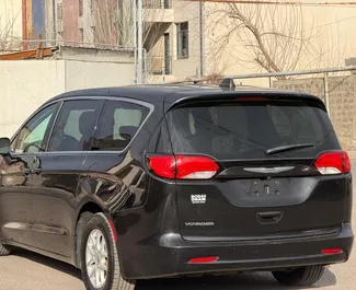 Frontansicht eines Mietwagens Chrysler Voyager in Eriwan, Armenien ✓ Auto Nr.15482. ✓ Automatisch TM ✓ 0 Bewertungen.