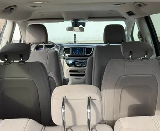 Chrysler Voyager 2021 zur Miete verfügbar in Eriwan, mit Kilometerbegrenzung unbegrenzte.