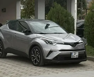 Frontansicht eines Mietwagens Toyota C-HR in Tiflis, Georgien ✓ Auto Nr.15404. ✓ Automatisch TM ✓ 0 Bewertungen.