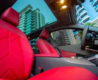 Innenraum von BMW X3 zur Miete in VAE. Ein großartiges 5-Sitzer Fahrzeug mit Automatisch Getriebe.