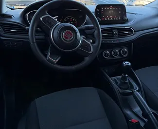 Vermietung Fiat Egea. Wirtschaft, Komfort Fahrzeug zur Miete in der Türkei ✓ Kaution Einzahlung von 600 USD ✓ Versicherungsoptionen KFZ-HV, Insassen, Diebstahlschutz, Junge, Keine Kaution.