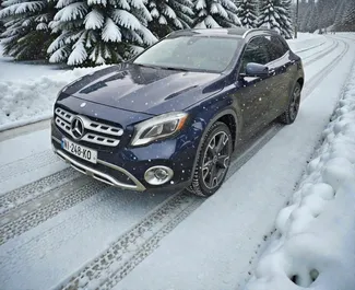 Benzin 2,0L Motor von Mercedes-Benz GLA-Class 2017 zur Miete in Batumi.