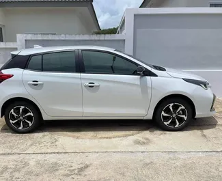 Vermietung Toyota Yaris. Wirtschaft, Komfort Fahrzeug zur Miete in Thailand ✓ Kaution Einzahlung von 5000 THB ✓ Versicherungsoptionen KFZ-HV, VKV Plus, Insassen, Diebstahlschutz.