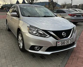 Frontansicht eines Mietwagens Nissan Sentra am Flughafen Eriwan, Armenien ✓ Auto Nr.15872. ✓ Automatisch TM ✓ 0 Bewertungen.