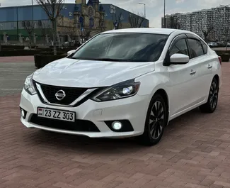 Frontansicht eines Mietwagens Nissan Sentra am Flughafen Eriwan, Armenien ✓ Auto Nr.15875. ✓ Automatisch TM ✓ 0 Bewertungen.