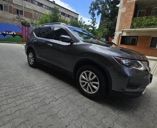 Mietwagen Nissan Rogue 2018 in Georgien, mit Benzin-Kraftstoff und 160 PS ➤ Ab 125 GEL pro Tag.