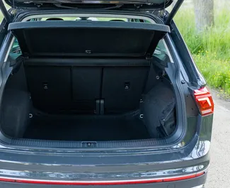 Volkswagen Tiguan 2023 zur Miete verfügbar in Becici, mit Kilometerbegrenzung unbegrenzte.