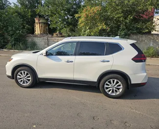 Mietwagen Nissan Rogue 2017 in Georgien, mit Benzin-Kraftstoff und 160 PS ➤ Ab 100 GEL pro Tag.