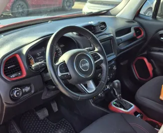 Benzin 2,4L Motor von Jeep Renegade 2018 zur Miete in Kutaisi.