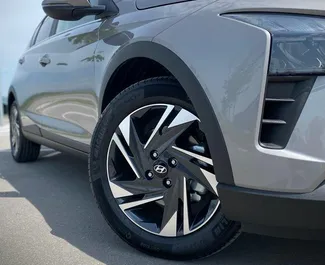 Benzin 1,0L Motor von Hyundai Bayon 2023 zur Miete in Ljubljana.