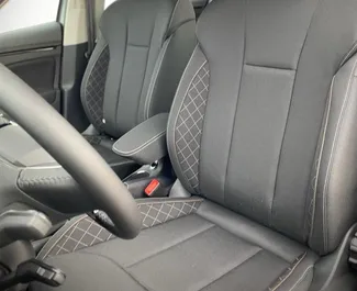 Innenraum von Skoda Kamiq zur Miete in Slowenien. Ein großartiges 5-Sitzer Fahrzeug mit Automatisch Getriebe.