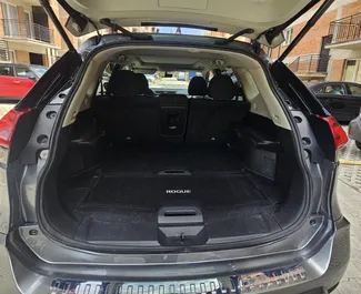Frontansicht eines Mietwagens Nissan Rogue in Tiflis, Georgien ✓ Auto Nr.15715. ✓ Automatisch TM ✓ 0 Bewertungen.