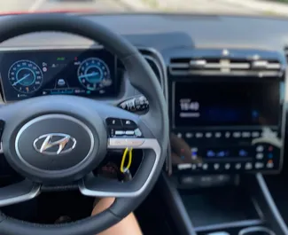 Innenraum von Hyundai Tucson zur Miete in Slowenien. Ein großartiges 5-Sitzer Fahrzeug mit Automatisch Getriebe.