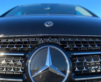 Mercedes-Benz V-Class 2025 mit Antriebssystem Heckantrieb, verfügbar in Ljubljana.