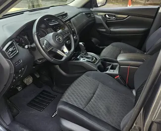 Vermietung Nissan Rogue. Komfort, Crossover Fahrzeug zur Miete in Georgien ✓ Kaution Keine Kaution ✓ Versicherungsoptionen KFZ-HV, VKV Komplett, Insassen, Diebstahlschutz, Junge.