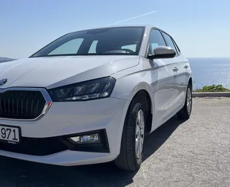 Frontansicht eines Mietwagens Skoda Fabia in Herceg-Novi, Montenegro ✓ Auto Nr.15426. ✓ Automatisch TM ✓ 0 Bewertungen.