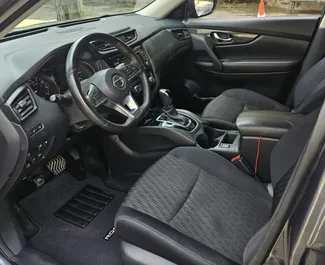Vermietung Nissan Rogue. Komfort, Crossover Fahrzeug zur Miete in Georgien ✓ Kaution Keine Kaution ✓ Versicherungsoptionen KFZ-HV, VKV Komplett, Insassen, Diebstahlschutz, Junge.