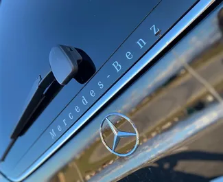 Innenraum von Mercedes-Benz V-Class zur Miete in Slowenien. Ein großartiges 7-Sitzer Fahrzeug mit Automatisch Getriebe.
