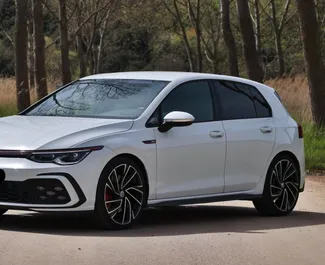 Frontansicht eines Mietwagens Volkswagen Golf 8 in Becici, Montenegro ✓ Auto Nr.2471. ✓ Automatisch TM ✓ 3 Bewertungen.