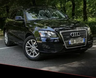 Frontansicht eines Mietwagens Audi Q5 in Tirana, Albanien ✓ Auto Nr.10511. ✓ Automatisch TM ✓ 0 Bewertungen.