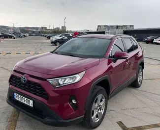 Hybride 2,5L Motor von Toyota Rav4 2022 zur Miete in Tiflis.