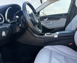 Benzin 2,0L Motor von Mercedes-Benz C-Class 2017 zur Miete in Tiflis.
