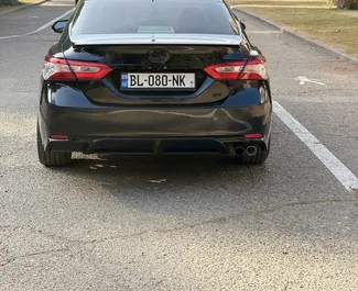 Vermietung Toyota Camry. Komfort, Premium Fahrzeug zur Miete in Georgien ✓ Kaution Einzahlung von 200 GEL ✓ Versicherungsoptionen KFZ-HV, TKV, VKV Plus, Insassen, Diebstahlschutz, Keine Kaution.