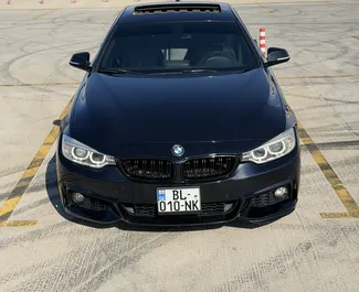 Innenraum von BMW 428i Gran Coupe zur Miete in Georgien. Ein großartiges 5-Sitzer Fahrzeug mit Automatisch Getriebe.