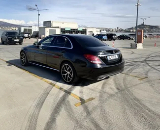 Mercedes-Benz C-Class 2017 mit Antriebssystem Frontantrieb, verfügbar in Tiflis.