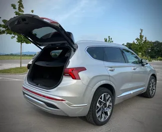Hyundai Santa Fe 2023 zur Miete verfügbar in Ljubljana, mit Kilometerbegrenzung unbegrenzte.