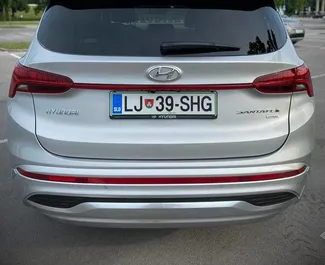 Vermietung Hyundai Santa Fe. Komfort, Crossover Fahrzeug zur Miete in Slowenien ✓ Kaution Einzahlung von 1000 EUR ✓ Versicherungsoptionen KFZ-HV, Insassen, Ausland, Junge.