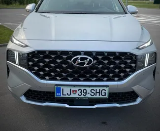 Mietwagen Hyundai Santa Fe 2023 in Slowenien, mit Diesel-Kraftstoff und 195 PS ➤ Ab 200 EUR pro Tag.