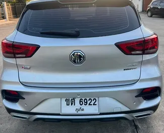Frontansicht eines Mietwagens MG ZS am Flughafen Phuket, Thailand ✓ Auto Nr.9940. ✓ Automatisch TM ✓ 0 Bewertungen.