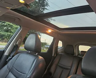 Frontansicht eines Mietwagens Nissan Rogue in Tiflis, Georgien ✓ Auto Nr.15713. ✓ Automatisch TM ✓ 0 Bewertungen.