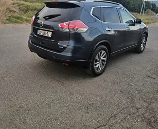 Nissan Rogue 2014 zur Miete verfügbar in Tiflis, mit Kilometerbegrenzung unbegrenzte.