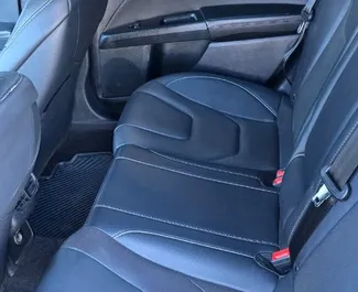 Hybride 2,0L Motor von Ford Fusion Sedan 2020 zur Miete in Tiflis.