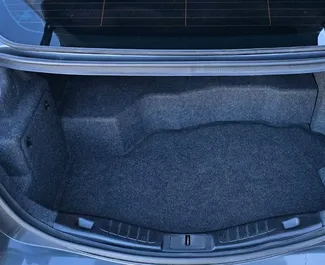 Ford Fusion Sedan 2020 mit Antriebssystem Frontantrieb, verfügbar in Tiflis.