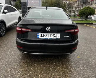 Vermietung Volkswagen Jetta. Wirtschaft, Komfort Fahrzeug zur Miete in Georgien ✓ Kaution Keine Kaution ✓ Versicherungsoptionen KFZ-HV, VKV Plus, VKV Komplett, Insassen, Diebstahlschutz.