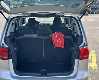 Diesel 1,6L Motor von Volkswagen Touran 2013 zur Miete in Bar.