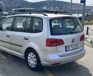 Vermietung Volkswagen Touran. Komfort, Minivan Fahrzeug zur Miete in Montenegro ✓ Kaution Keine Kaution ✓ Versicherungsoptionen KFZ-HV.