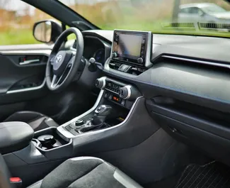 Mietwagen Toyota Rav4 2022 in Montenegro, mit Hybride-Kraftstoff und 180 PS ➤ Ab 100 EUR pro Tag.
